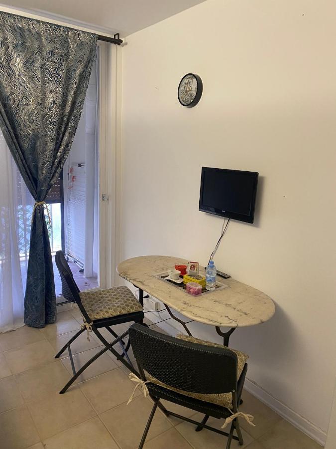 Joli Studio Neuf Av Terrasse A 50 M De La Mer Et Gare Roquebrune-Cap-Martin Eksteriør bilde