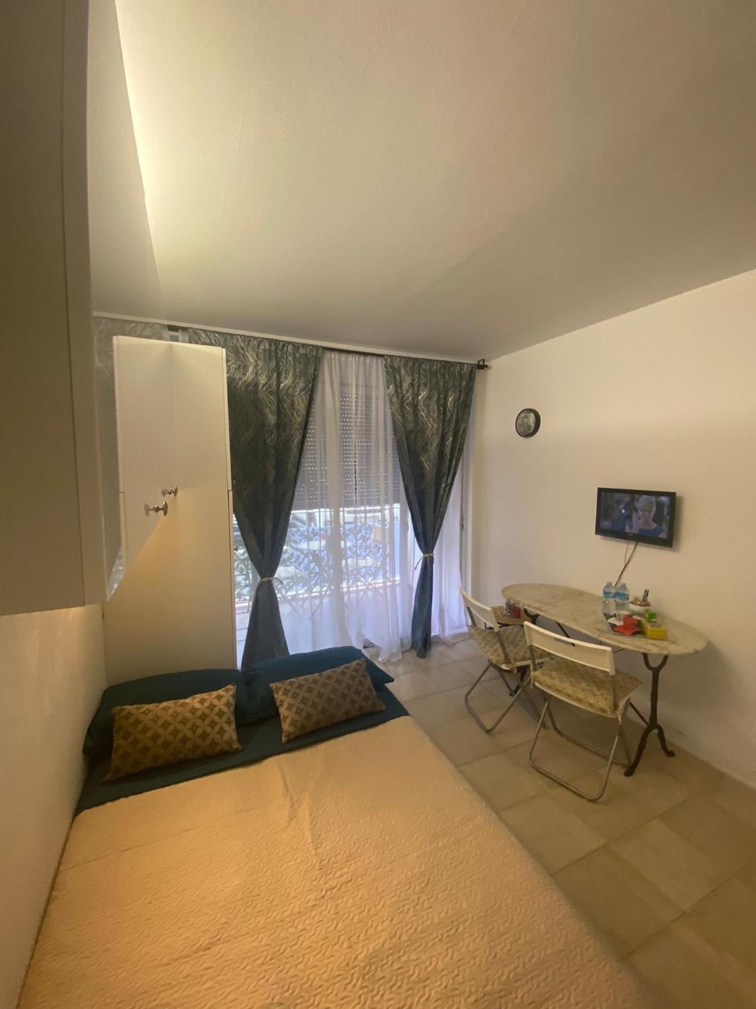 Joli Studio Neuf Av Terrasse A 50 M De La Mer Et Gare Roquebrune-Cap-Martin Eksteriør bilde